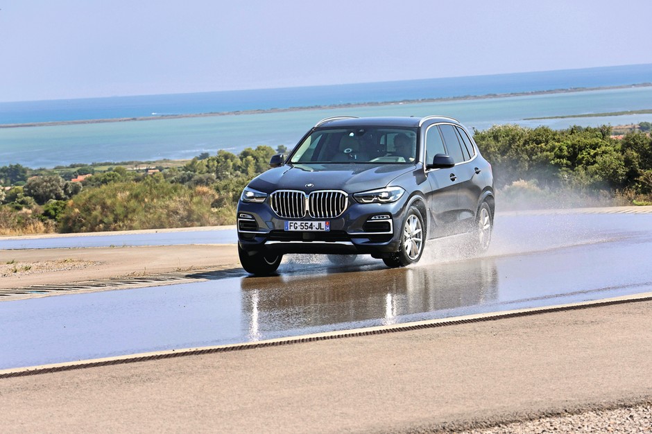 Test opon letnich do SUV-ów 2025: próby na suchej i mokrej drodze zostały wykonane na torze testowym Goodyeara w południowej Francji.