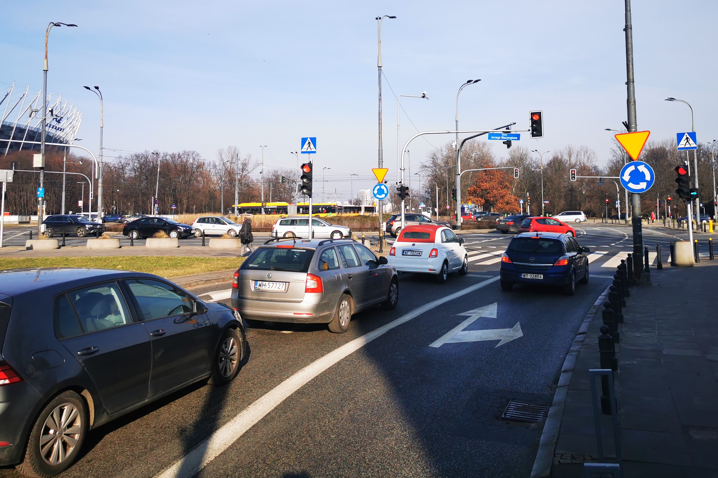 Poznaj sześć zasad jazdy po rondach. One sprawiają, iż jest to łatwe i bezpieczne