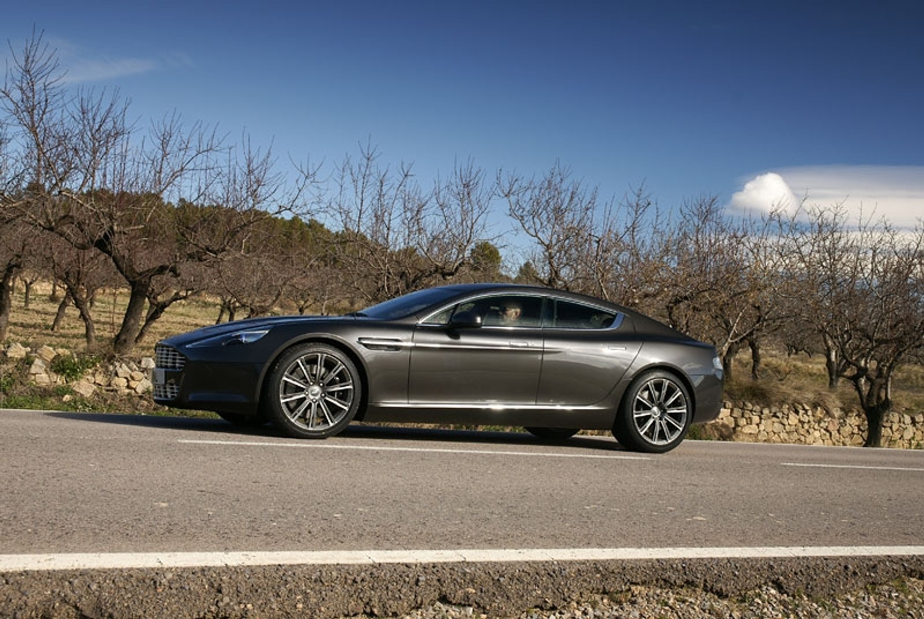 Aston Martin pojawił się w Polsce, na drogach będzie teraz piękniej