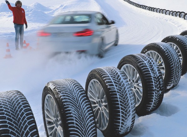 Opony zimowe 225/50 R17 - szukamy najlepszych zimówek