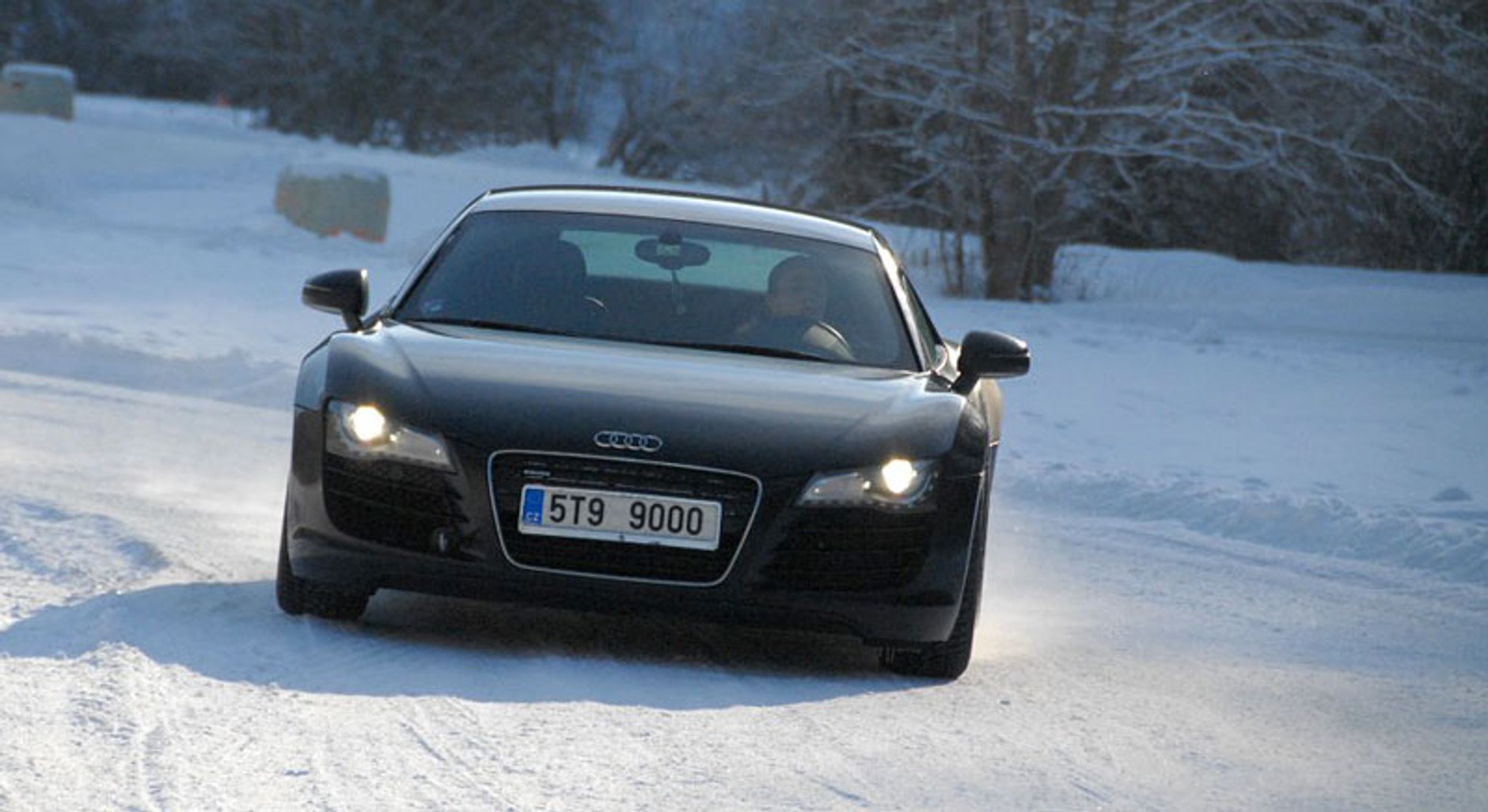 Tylko u nas: zimowe szaleństwo w supersamochodach