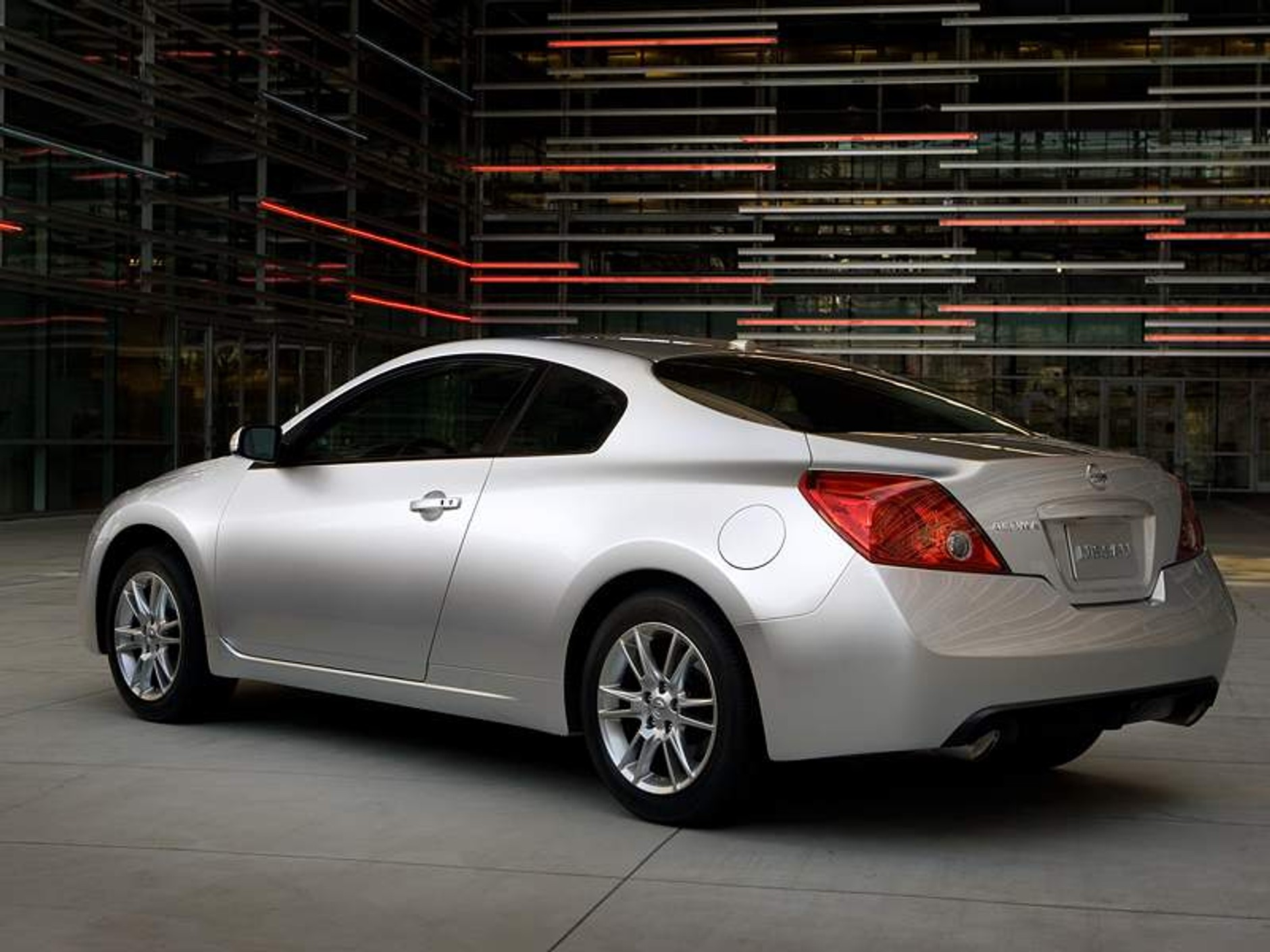 Nissan Altima Coupe – elegancki Japończyk dla Amerykanów