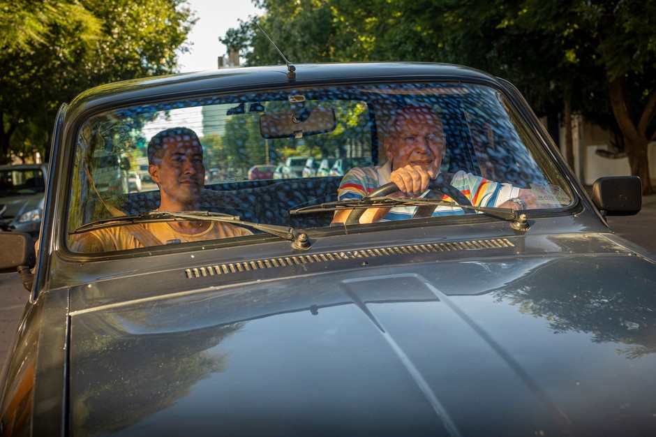 Wnuk kupił dziadkowi wymarzone auto. Piękna historia z Argentyny
