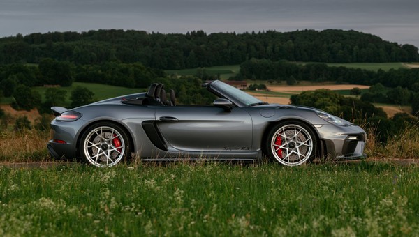 Porsche 718 Spyder RS. Wspaniały sposób na pożegnanie silników spalinowych
