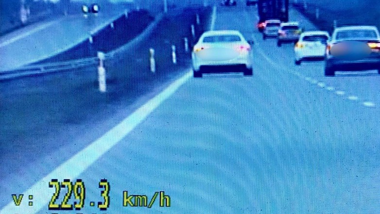 Zdjęcie z wideorejestratora. Policja zarzuca kierowcy przekroczenie prędkości o 109 km na godz. 