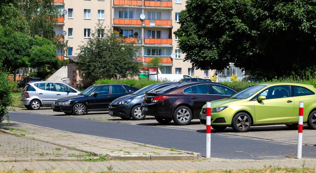 Mandaty na osiedlach za parkowanie. Tak ich unikniesz