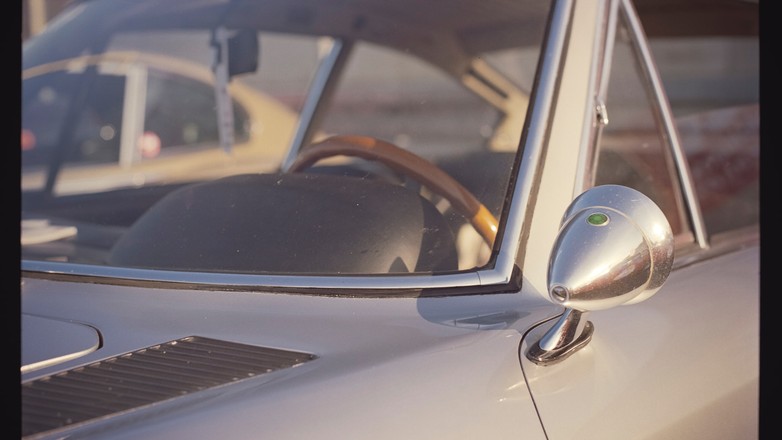 Gdyby James Bond chciał ubezpieczyć Astona Martina DB5-unsplashcom