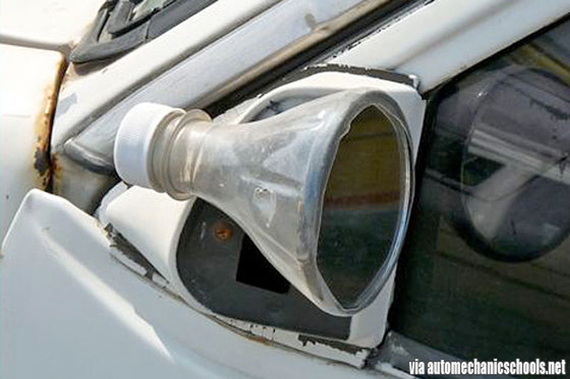 Jak nie naprawiać samochodu: 25 przykładów