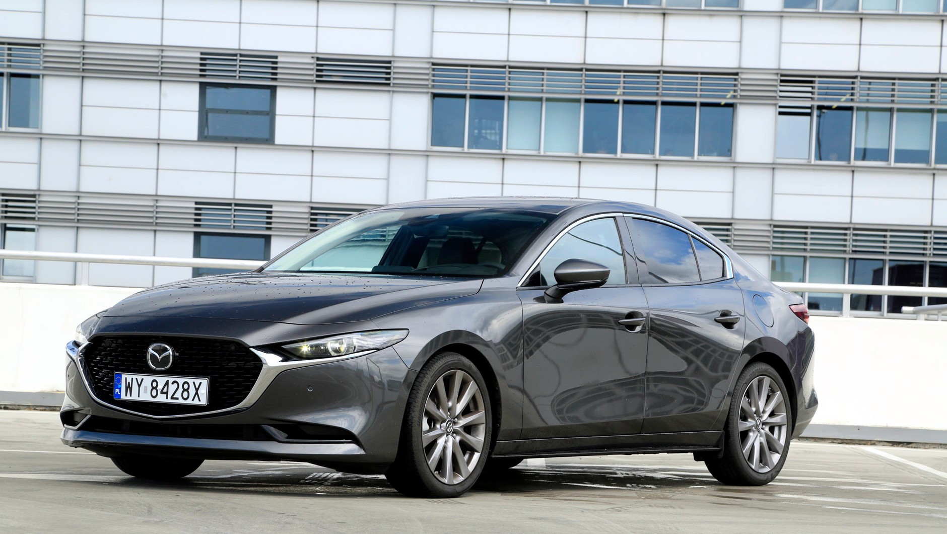 Mazda 3 Sedan 2.0 Skyactiv-G Hikari