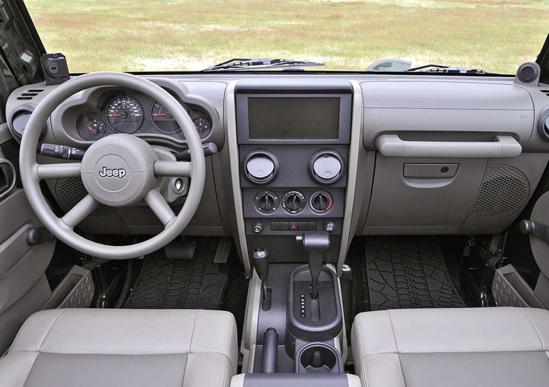 Jeep J8: premiera wojskowej wersji