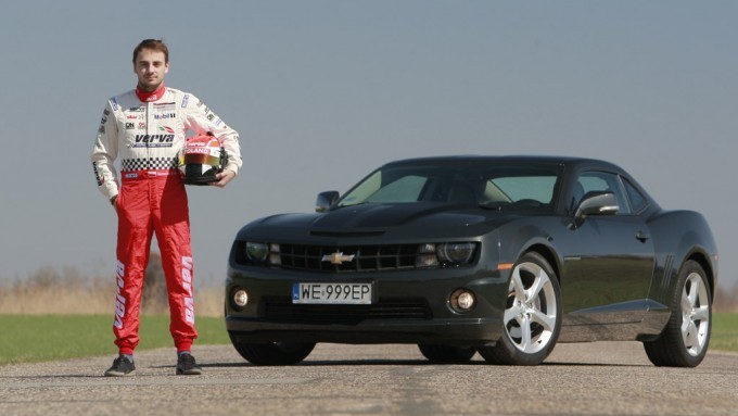 Kuba Giermaziak testuje dla nas Chevroleta Camaro