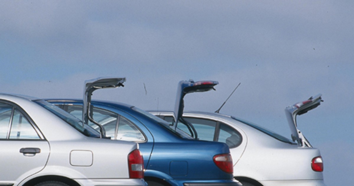 Seat Toledo kontra Nissan Almera i Mazda 323 - Używana limuzyny z ambicjami za nieduże pieniądze