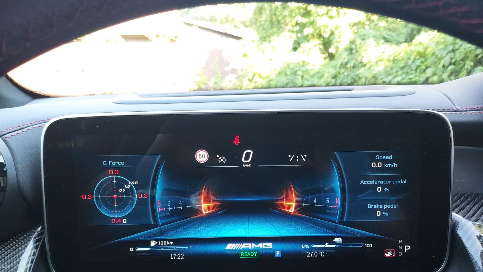 Mercedes AMG GLC 63 E-Performance. Wirtualny kokpit w trybie Race