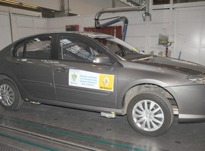 Demontowalna Renault Laguna dla strażaków