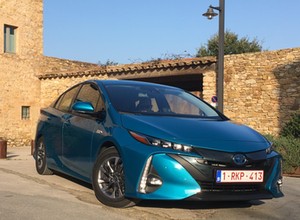 Nowa Toyota Prius Plug-in Hybrid – ma palić 1 l/100 km I Test