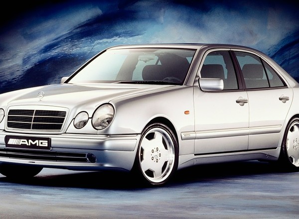 Mercedes W 210 skończył 25 lat - srebrny jubileusz srebrnej gwiazdy