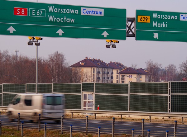Ponad 22 tys. wykroczeń w niecałe dwa miesiące. Kierowcy nie widzą kamer na trasie S8?