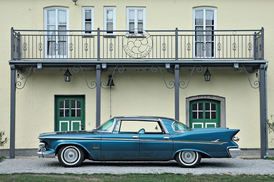 Imperial Custom four-door Southampton 1961