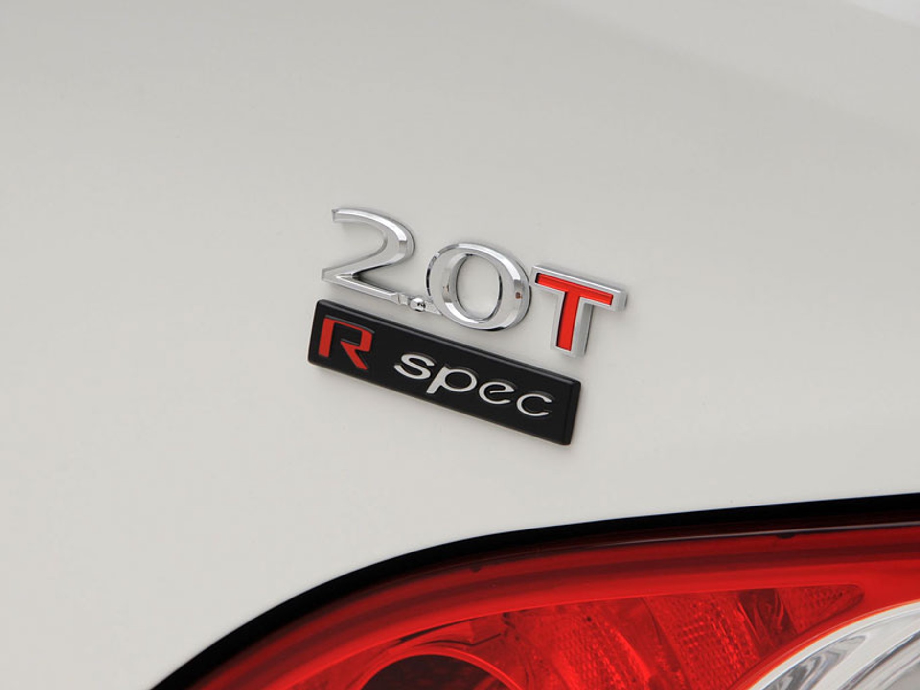 Hyundai Genesis R-Spec – bardziej sportowy