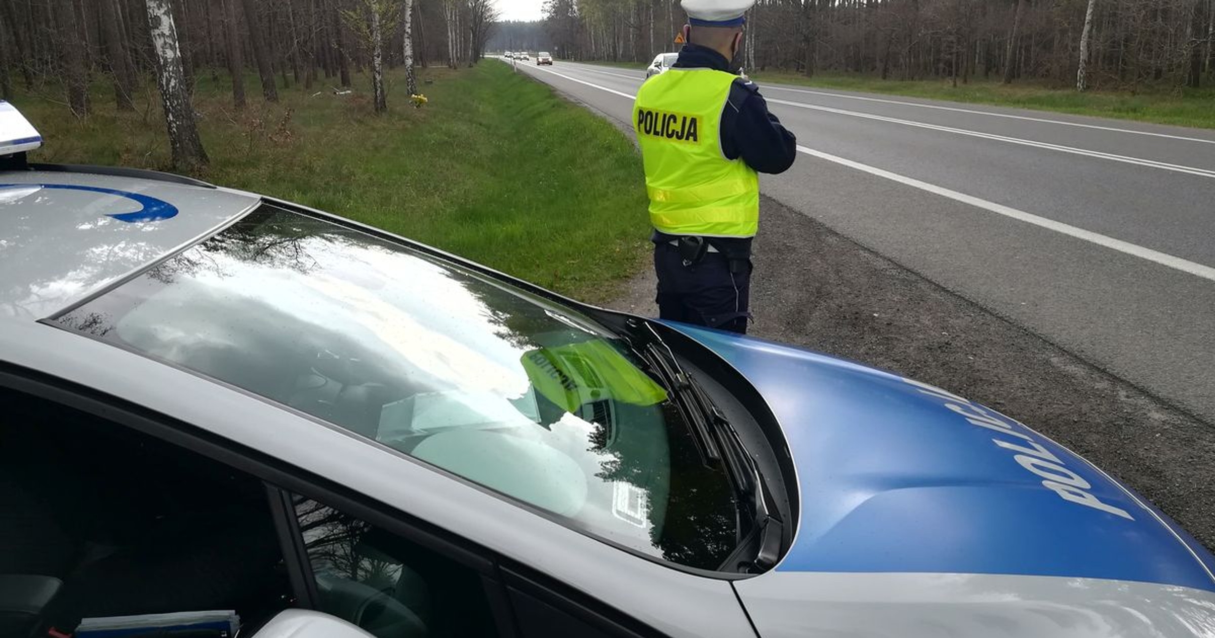 Obraz pochodzący z serwisu https://aleksandrow.policja.gov.pl/kb5/informacje/wiadomosci/146497,Stracil-prawo-jazdy-za-predkosc-i-zaplaci-3000-zlotych-mandatu.html
