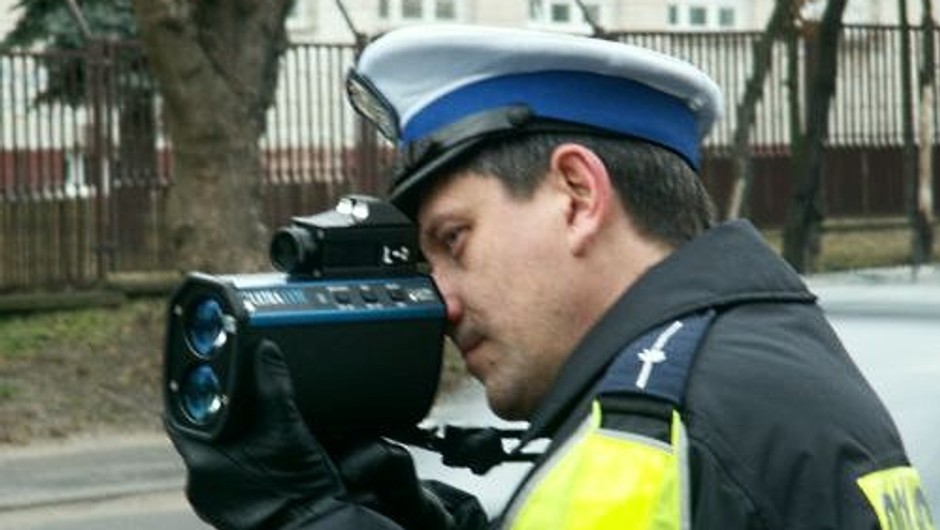 Czym policja mierzy prędkość?