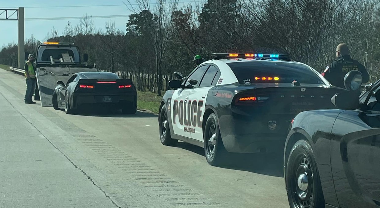 Ograniczenie prędkości wynosiło 105 km/h. Kierowca Corvette pędził ponad 240