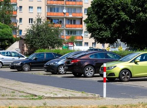 Mandaty na osiedlach za parkowanie. Tak ich unikniesz