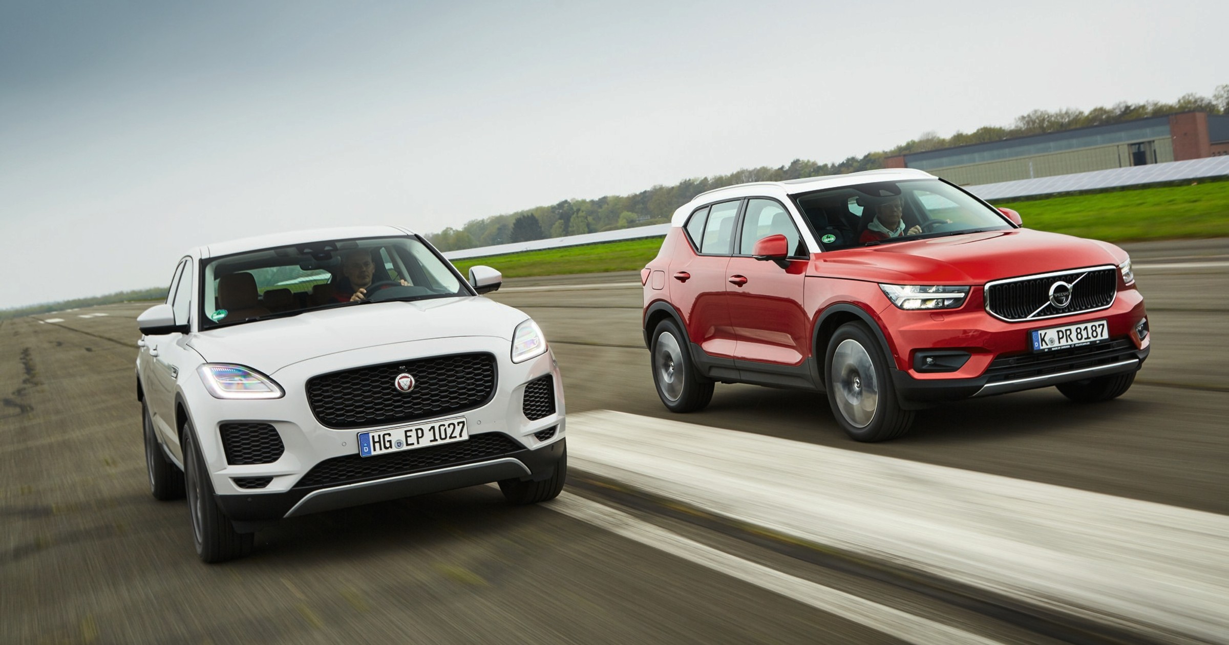 Porównanie: Jaguar E-Pace i Volvo XC 40 - małe Suv-y, duża frajda?