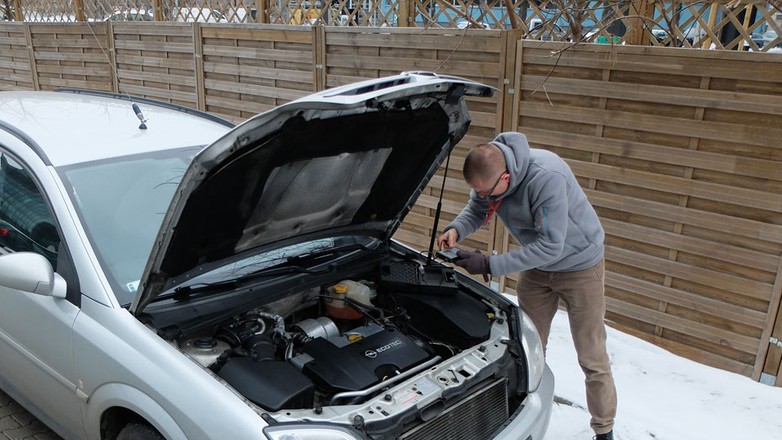 Pokazujemy, jak odróżnić złom od auta „bitego”, ale nadającego się do dalszej eksploatacji