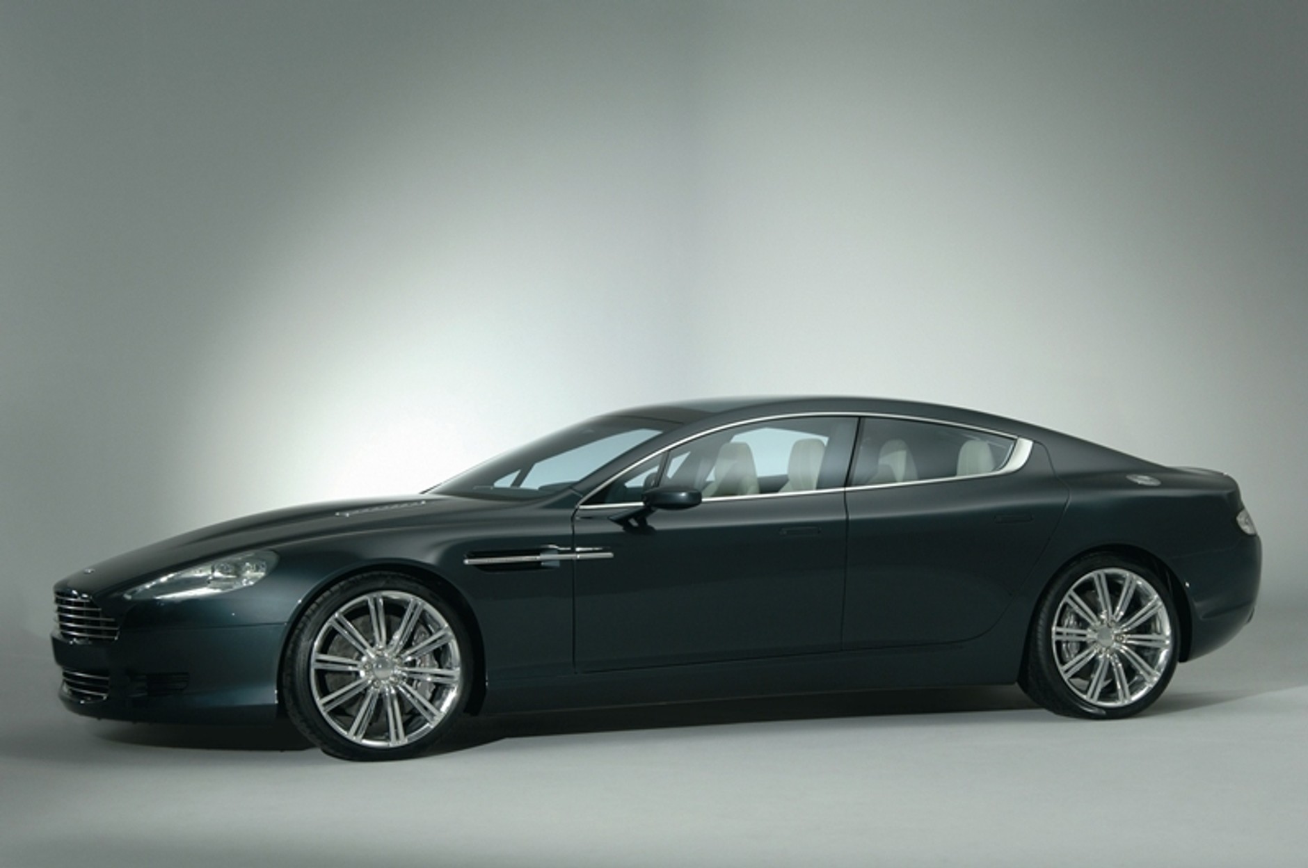 Aston Martin Rapide vs Rapide