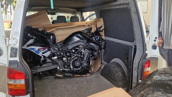 Części z sześciu motocykli odzyskane na granicy z Ukrainą