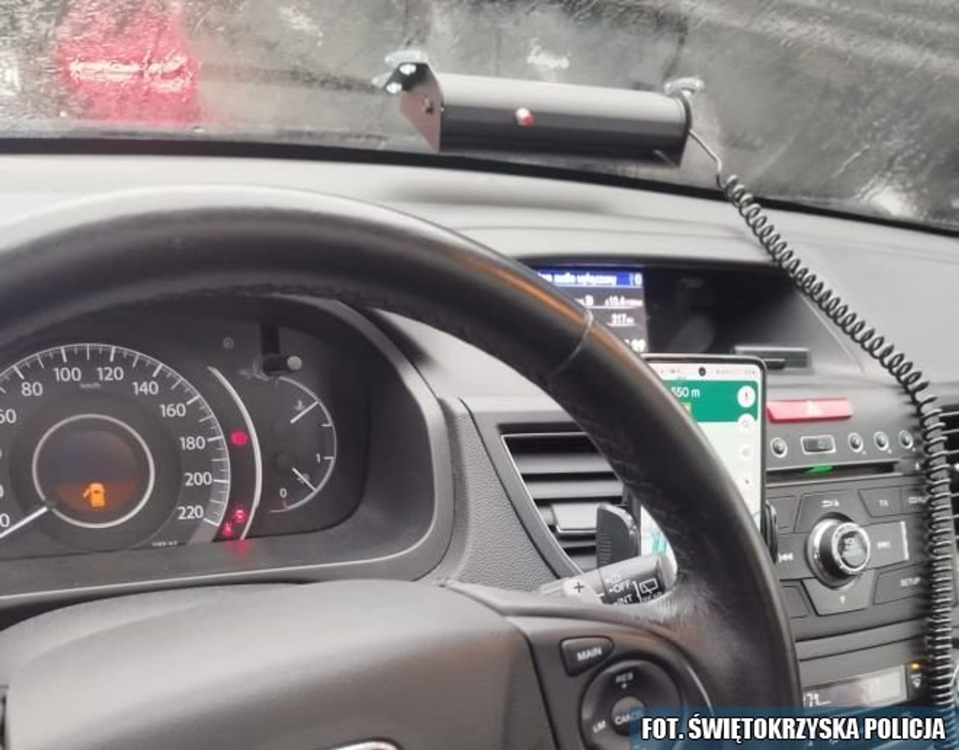 Kierowca Hondy udawał radiowóz. Trafił na prawdziwy