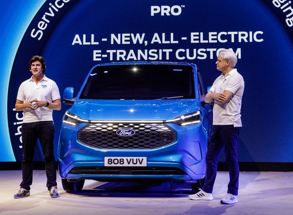 Nowy Ford E-Transit Custom — następca dostawczego bestsellera w Europie