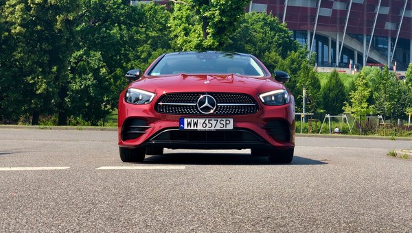 Mercedes E 300 Coupe - podróżowanie z klasą