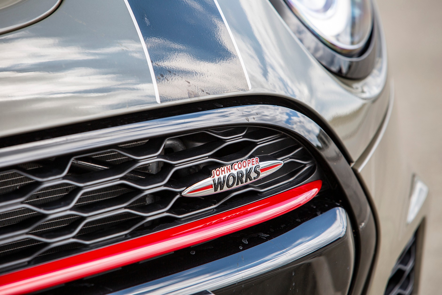 Mini Cooper 2.0 JCW - imponuje jazdą, wyglądem i ceną