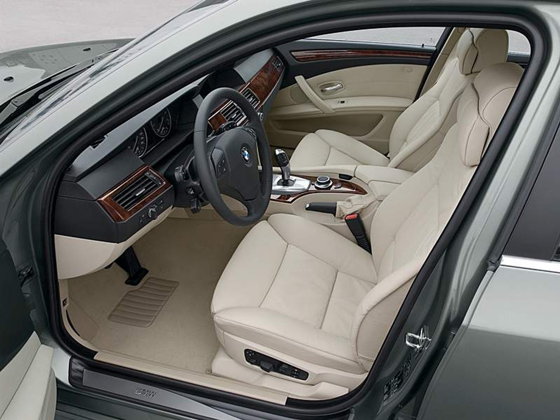 BMW 5: facelifting na półmetku (video)