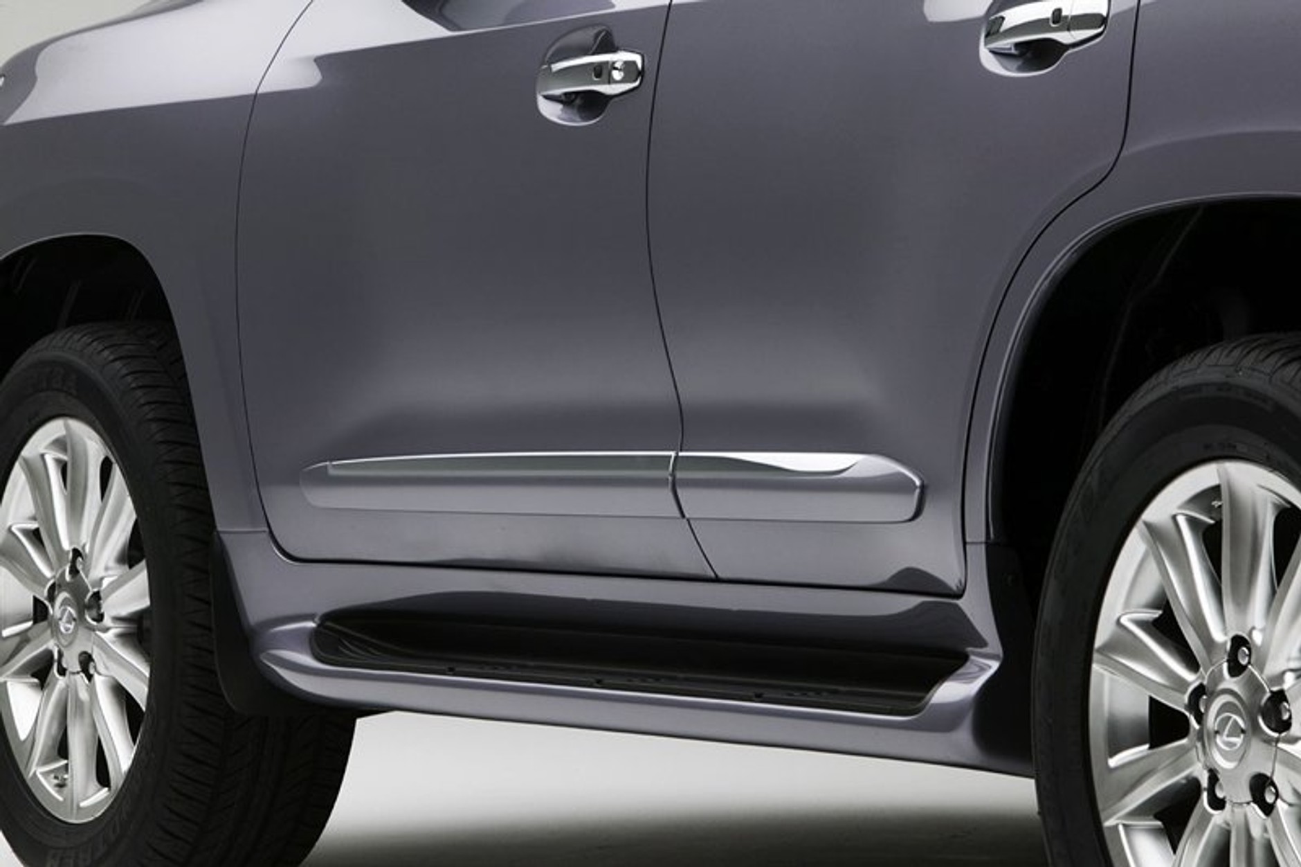 Lexus LX 570 nowa kreacja na temat Land Cruisera