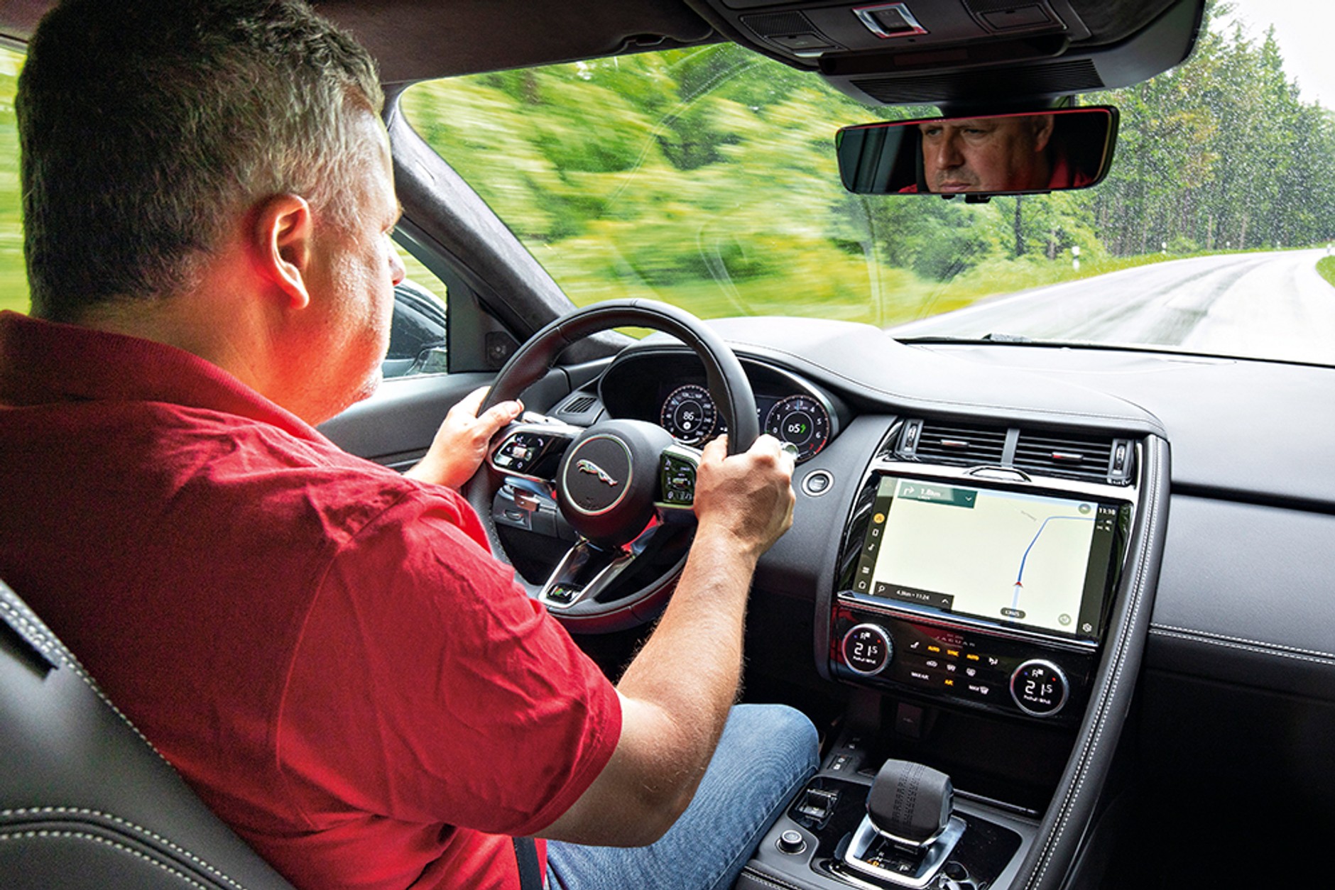 Jaguar E-Pace P300e (2021)