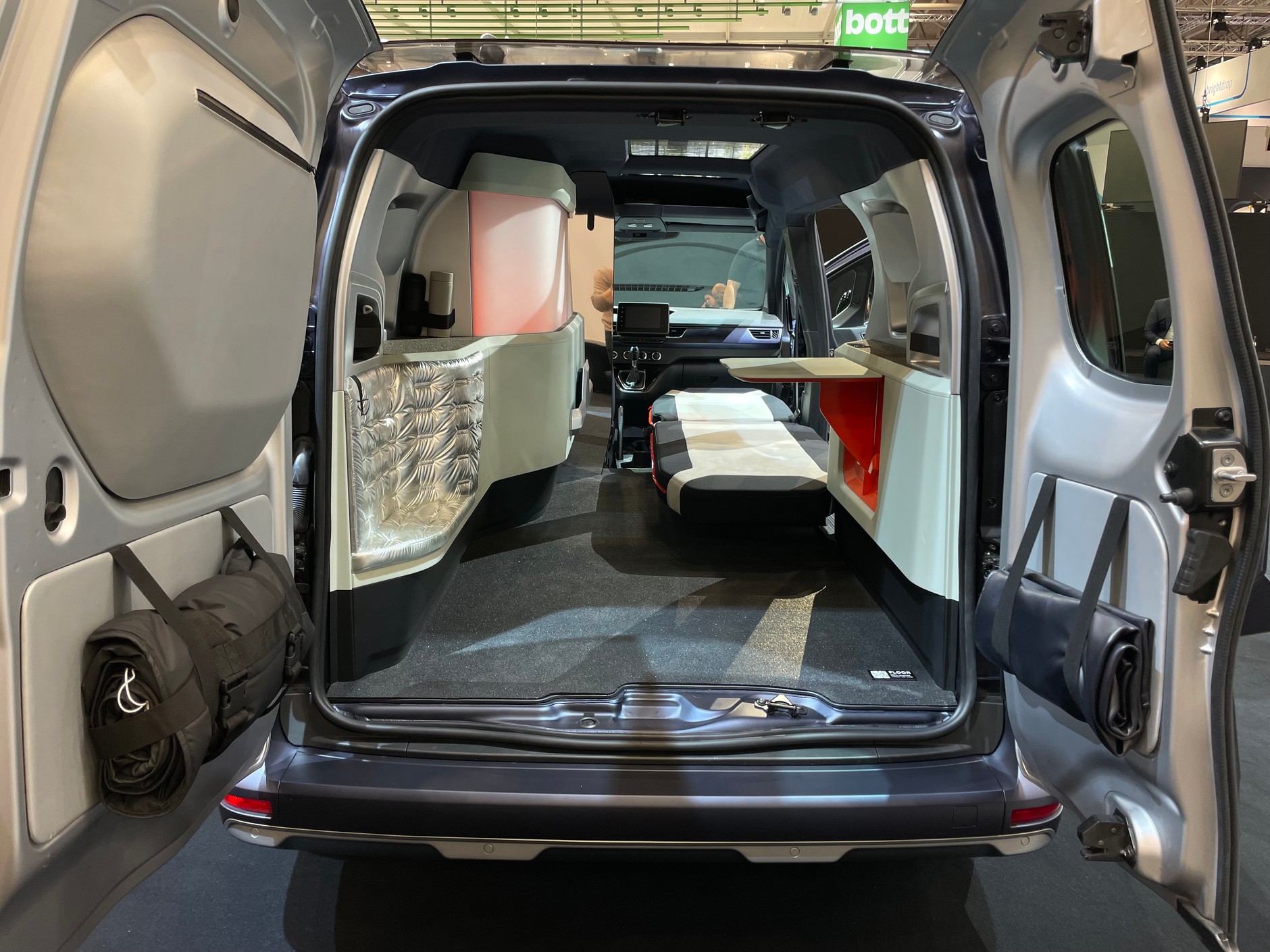 Renault Kangoo Hippie Caviar Motel.