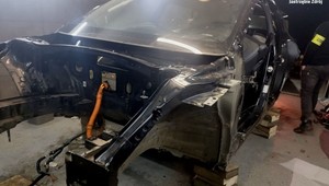 Policjanci znaleźli rozebranego elektryka za 300 tys. zł. Czy to nowy trend?