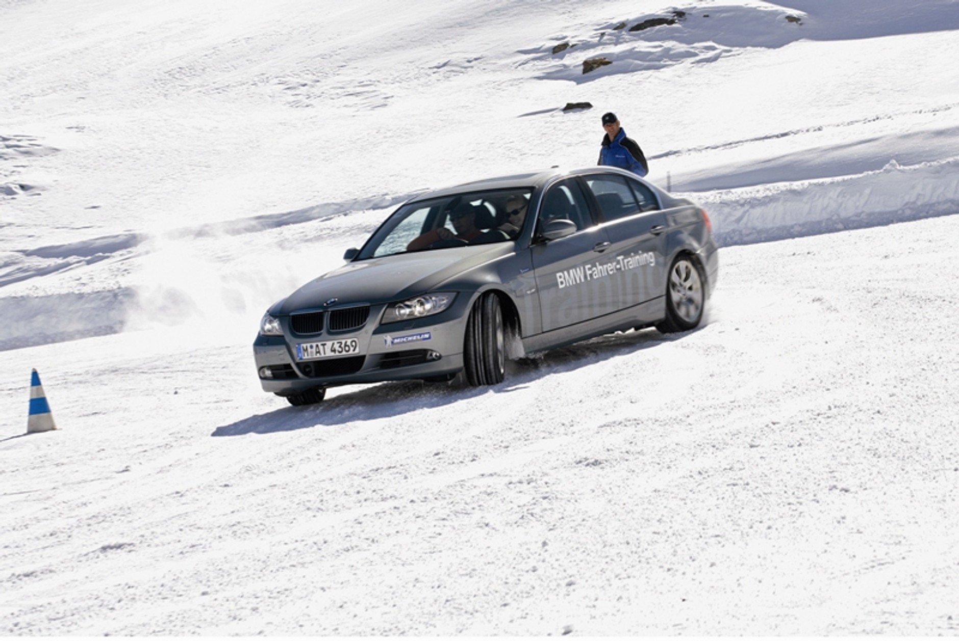 Mercedes i BMW szaleją na śniegu