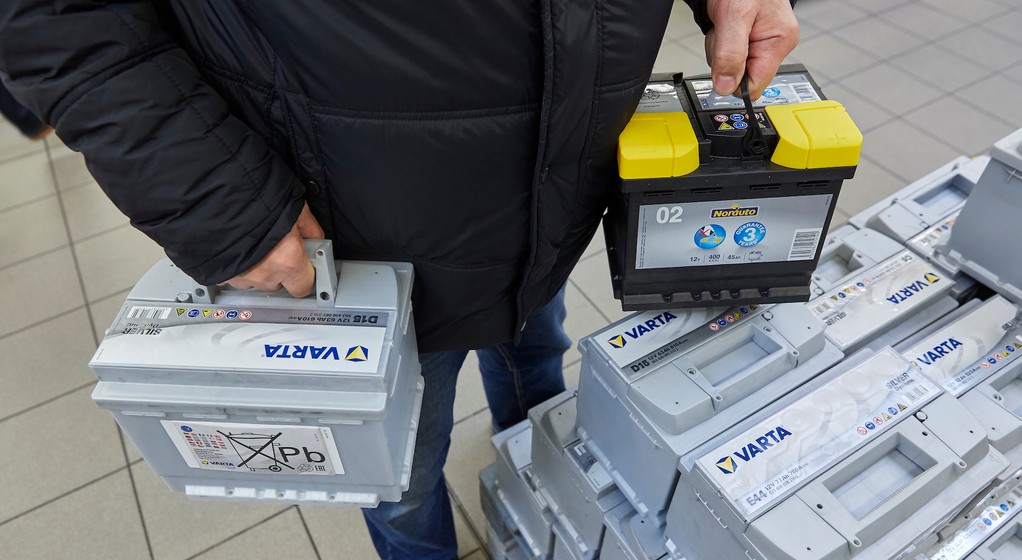 Kupno akumulatora w zwykłym sklepie to czasem optymalny wybór