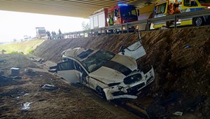 Tragiczny wypadek na A4. Jaguar skasowany. Na miejscu lądował śmigłowiec LPR