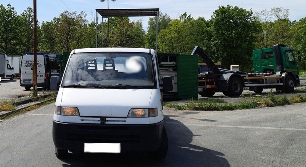 Laweta zabrała niesprawną autolawetę. Miała liczne usterki