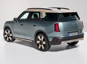 Większe, nowocześniejsze i... już po elektrycznej stronie mocy. Wjeżdża nowe MINI Countryman