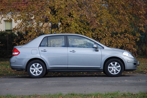 Fiat Linea, Toyota Corolla, Nissan Tiida - Nowi wśród sedanów
