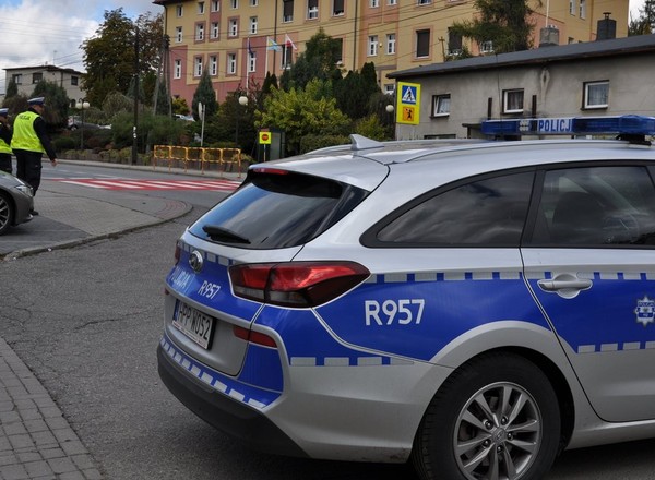 Policjanci prowadzą specjalne kontrole. Sprawdzają okolice szkół
