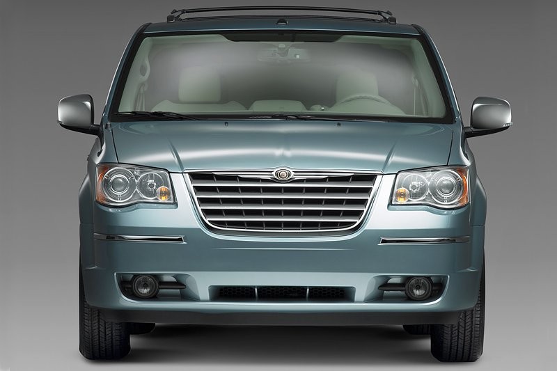 Chrysler Voyager: pierwsze zdjęcia nowej wersji