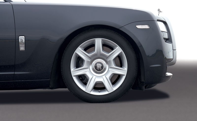 IAA Frankfurt 2009: Rolls-Royce Ghost - nowa rodzina w fotogalerii