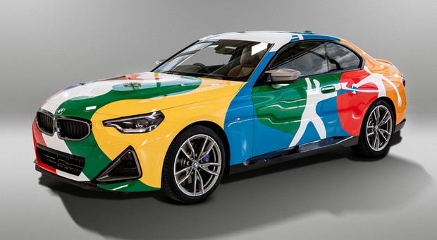 Tak wyglądałoby BMW M240i xDrive po udziale w Festiwalu Kolorów. Nowy art car?